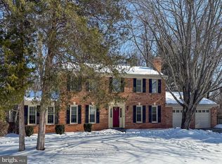 11922 Holly Spring Dr, Great Falls, VA 22066