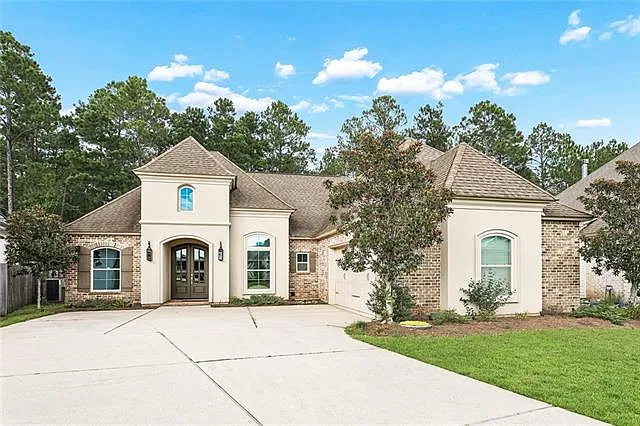 4 bed, 3.0 bath, 2390 sqft, $3,500 — Photo 1