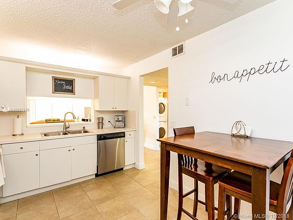 4th image of 900 SW 128th Ave APT 107D