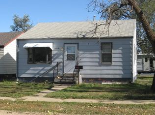 208 2nd Ave E, Lemmon, SD 57638