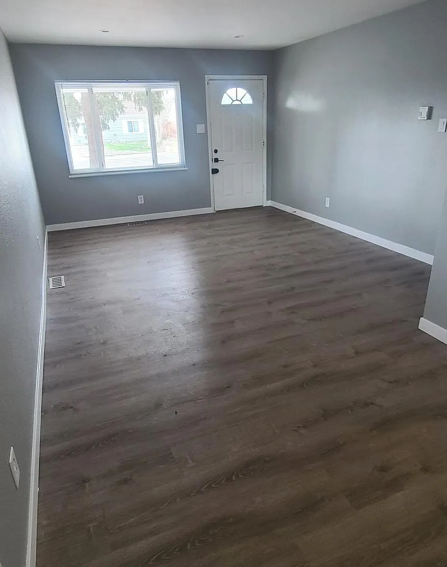 3 bed, 892 sqft, $2,600 — Photo 3