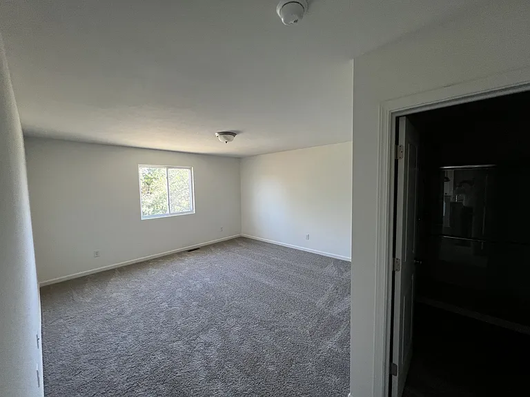 150 Mayfield Dr — Photo 13