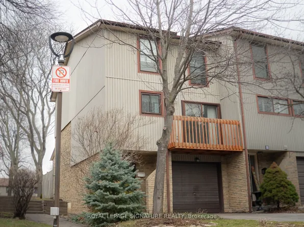 6860 Glen Erin Dr #33, Mississauga, ON L5N 2E1
