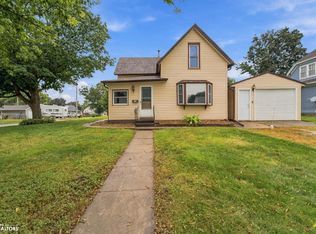 602 8th St, Nevada, IA 50201