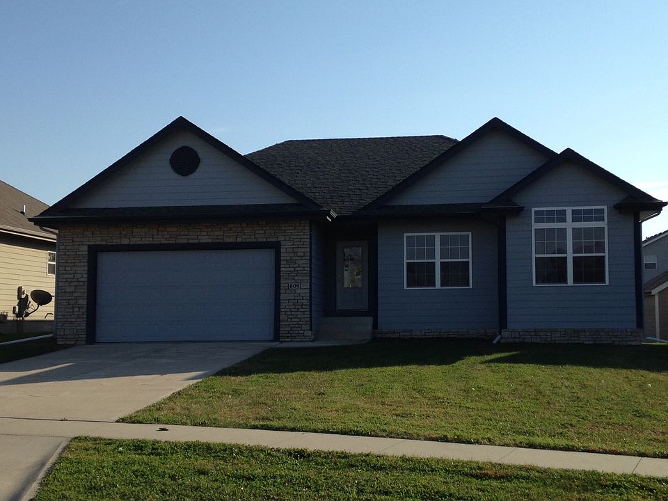 1st image of 809 13th St SE