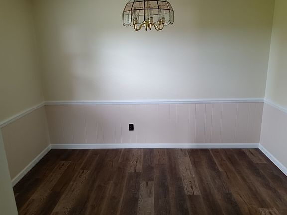 3rd image of 301 Piney Ave