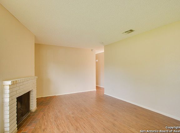 4th image of 5902 Lake Pines St