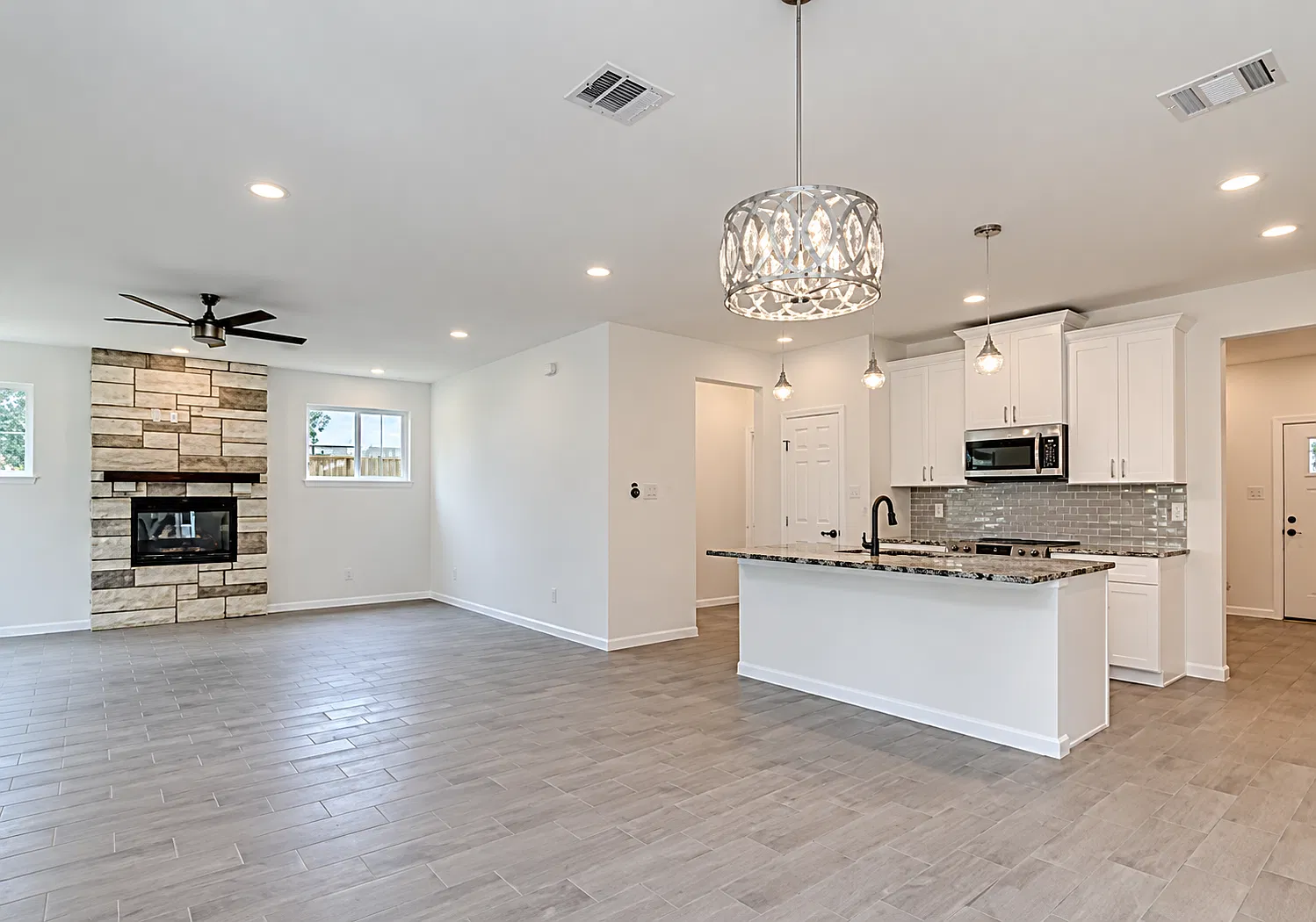 3 bed, 2122 sqft, $2,200 — Photo 2
