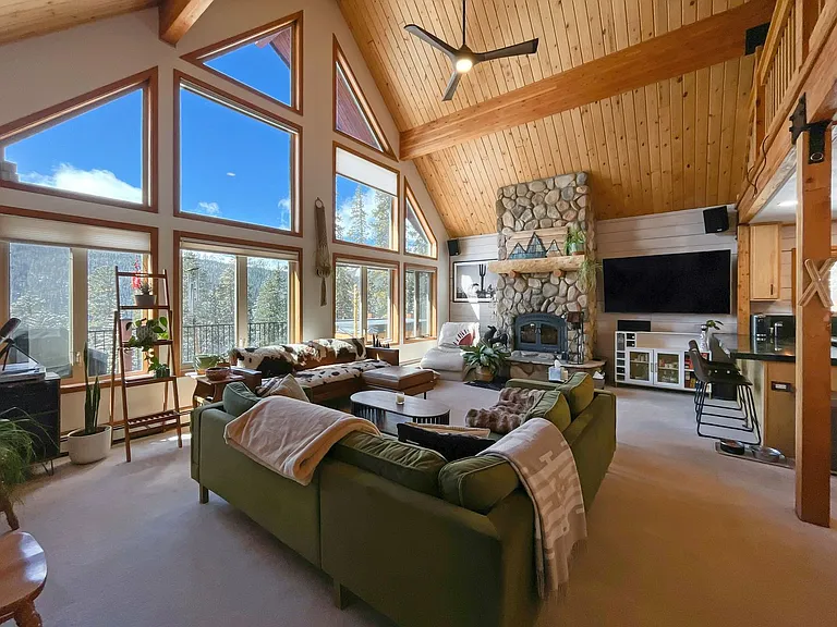 1043 Range Rd — Photo 4