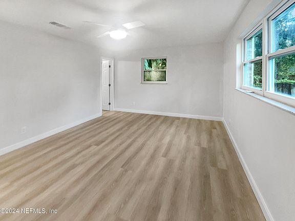 5th image of 10912 CHALLEUX Court