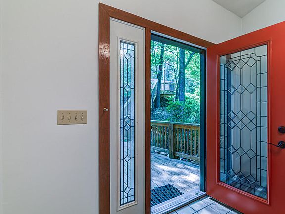 4th image of 3862 Park Ln SW