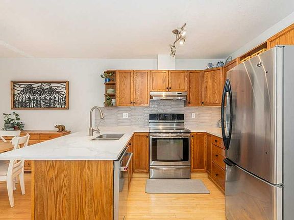 3rd image of 1022 SE Rundleview Dr #19