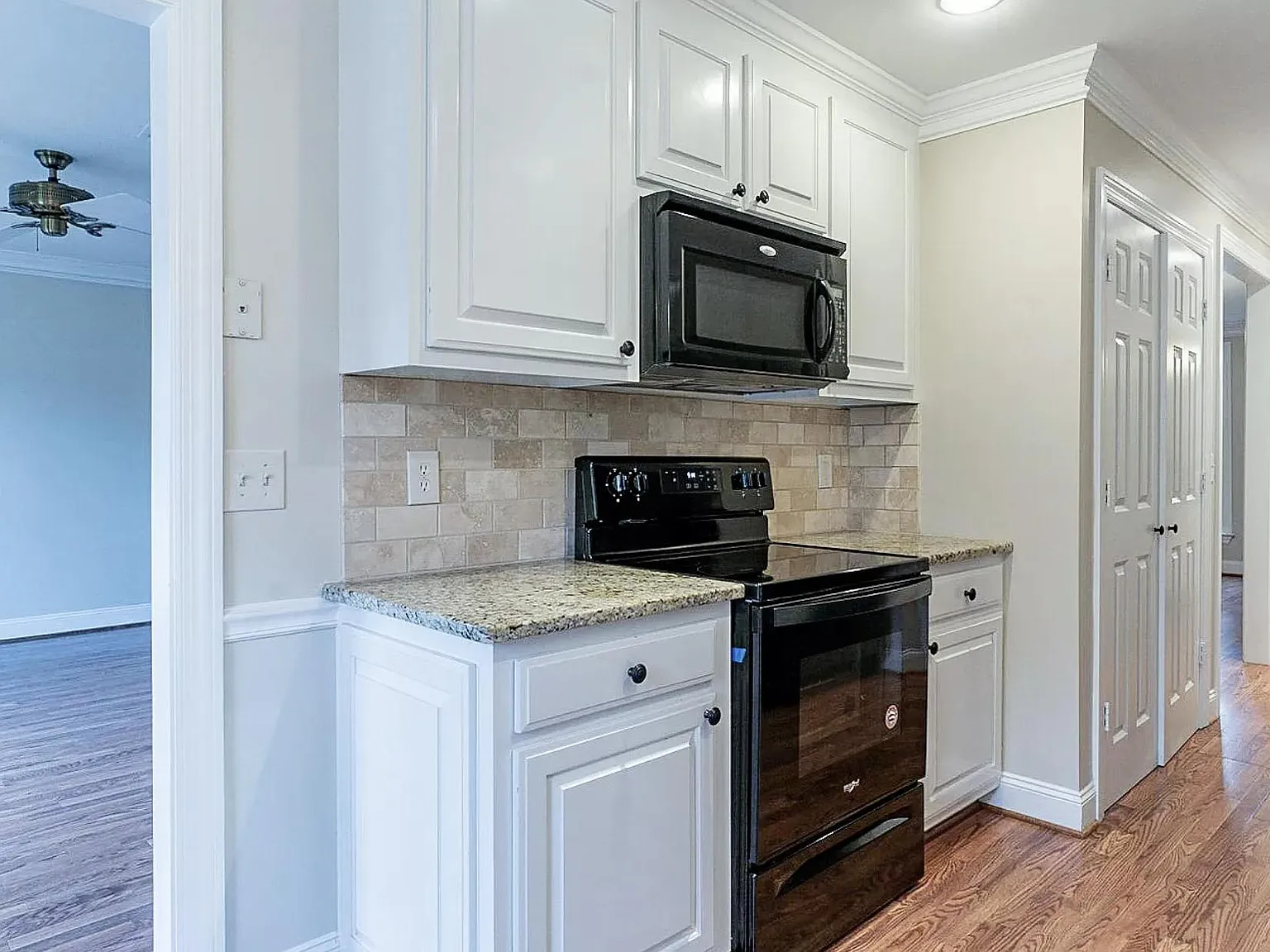 3 bed, 2.5 bath, 1944 sqft, $2,550 — Photo 3