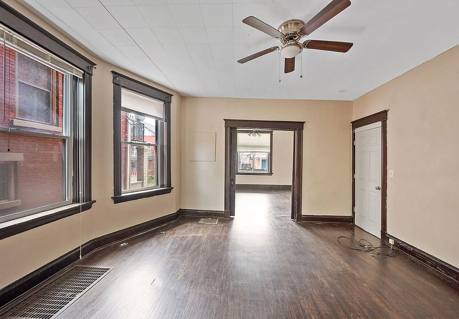 5 bed, 2.0 bath, $3,995 — Photo 3