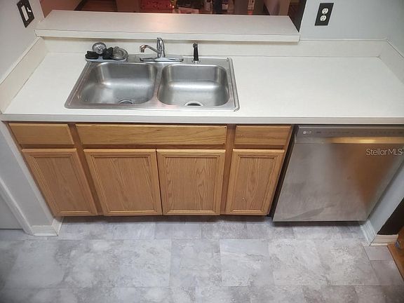 4th image of 4059 Dolphin Dr