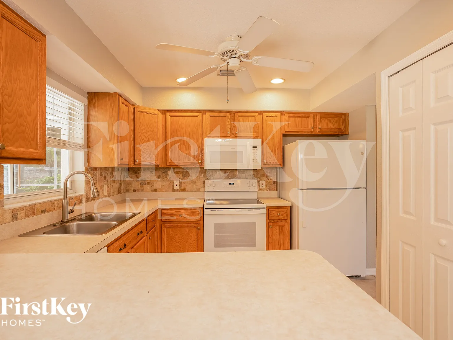3 bed, 2.0 bath, 1438 sqft, $1,910 — Photo 4