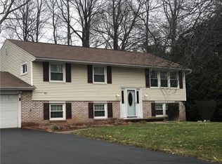 8 Ascot Dr, Rochester, NY 14624