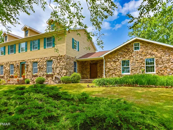 63 Conyngham Crest Dr, Sugarloaf, PA 18249