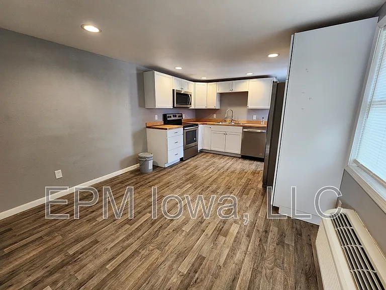 609 1st St W #E — Photo 2