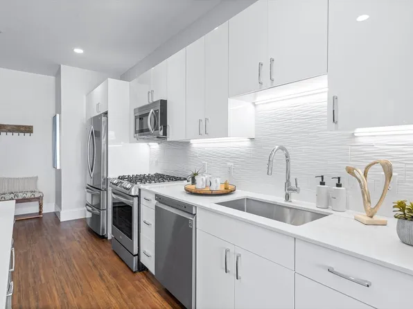 205 Maverick St #402, Boston, MA 02128