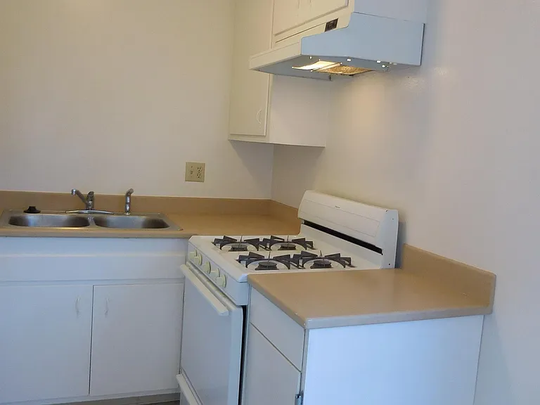 807 Embarcadero Del Norte #4 — Photo 3