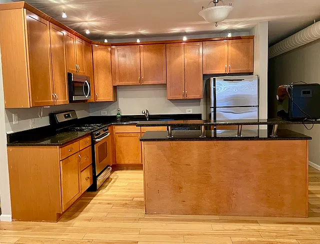 Kitchen - Granite Counter Tops/Stainless Steal Appliances