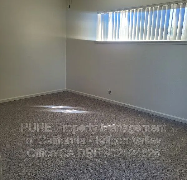 4860 Clydelle Ave — Photo 5
