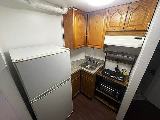2nd image of 315 W 77th St #Fb