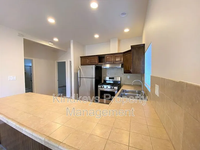 4674 Iowa St — Photo 3