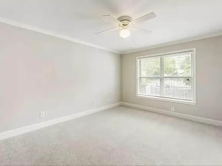 48 Peachtree Rd #323 — Photo 2