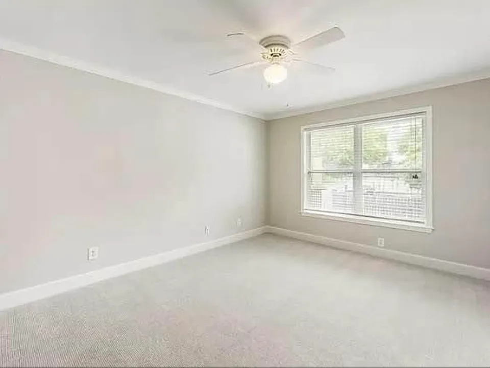 48 Peachtree Rd #323