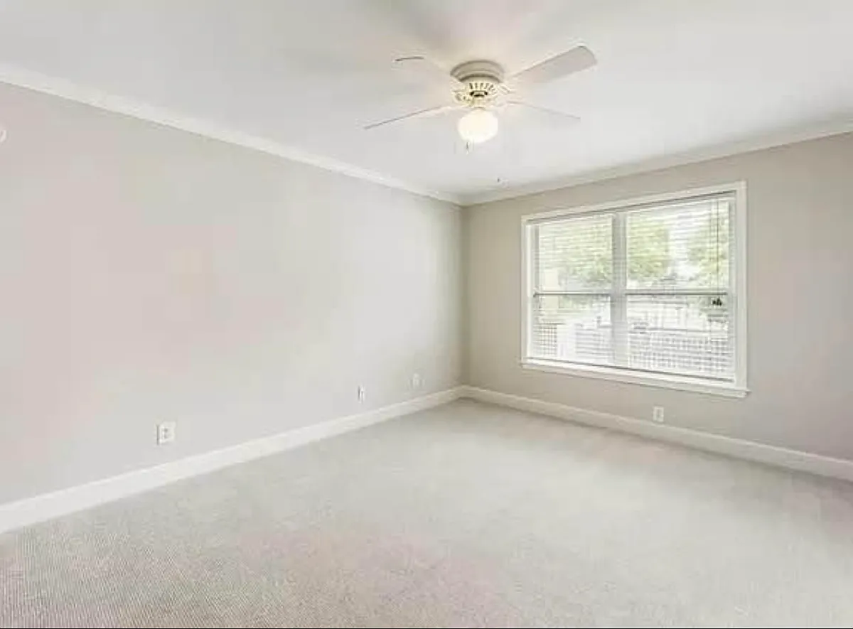 Building Photo - 48 Peachtree Rd #323