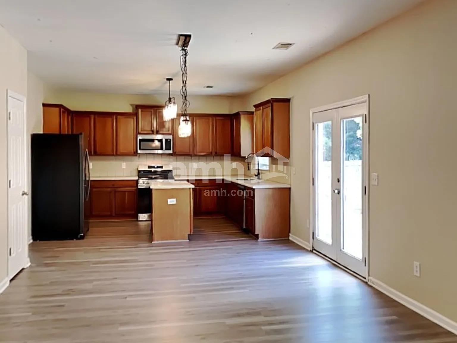4 bed, 2.5 bath, 2994 sqft, $2,425 — Photo 4