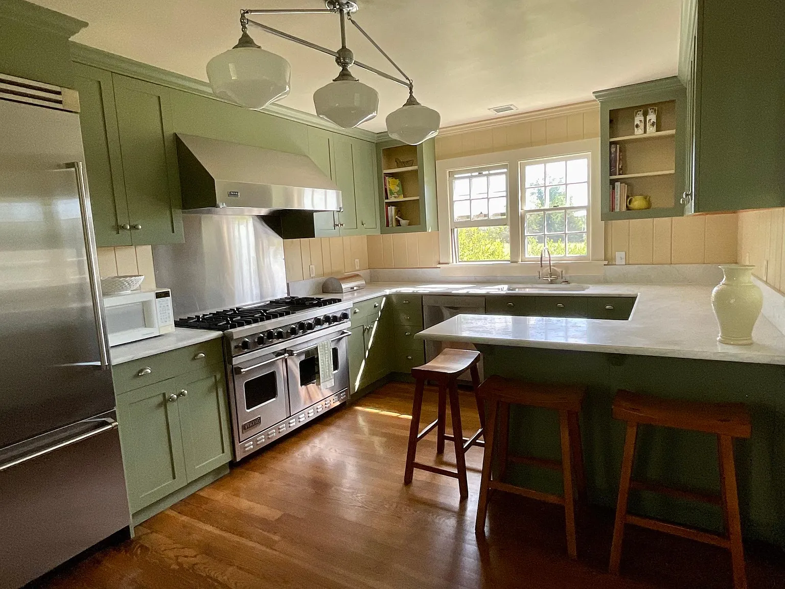 4 bed, 2200 sqft, $5,300 — Photo 4