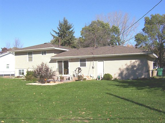 3rd image of 816 Oak Ridge Point NE