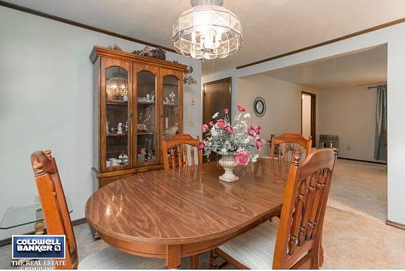 DINETTE OPEN TO LIVING RM