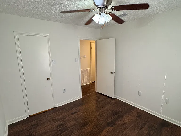 1413 Briarhurst Dr — Photo 26