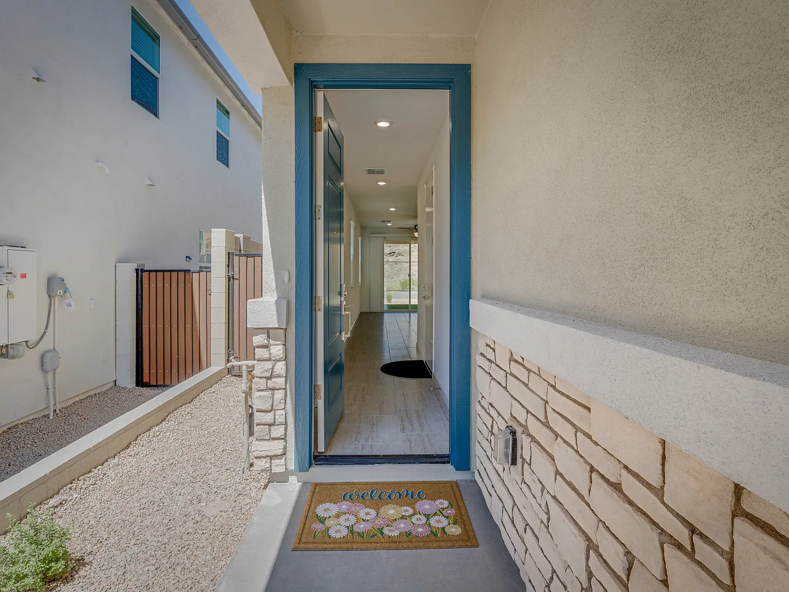 4 bed, 1966 sqft, $2,995 — Photo 4