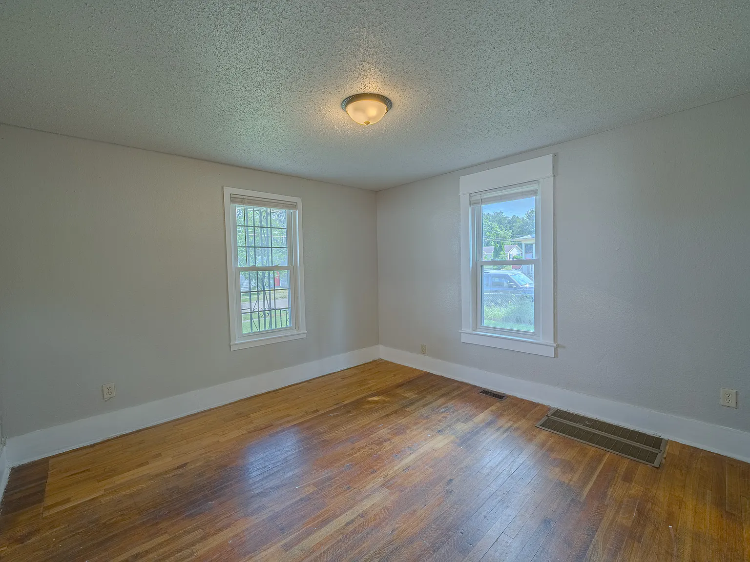 3 bed, 1.5 bath, 1216 sqft, $1,650 — Photo 4