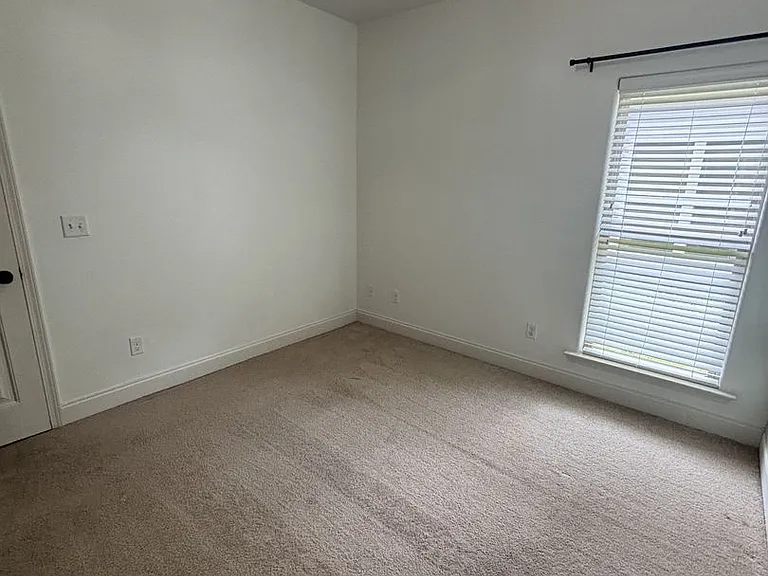 182 Sharpe St — Photo 17