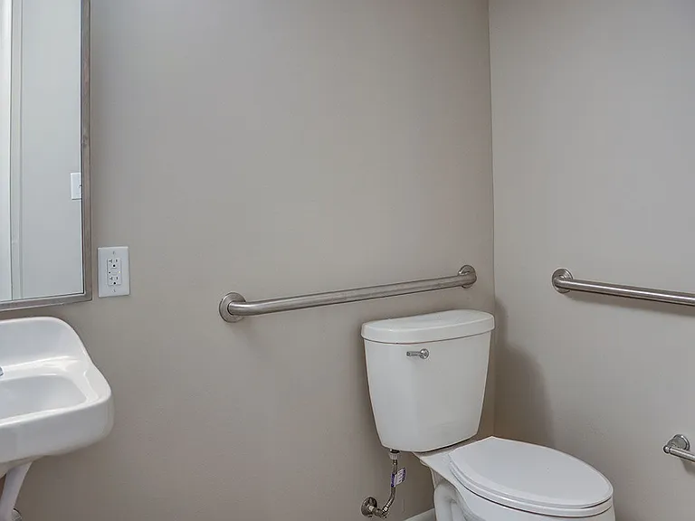 Bell Diamond Manor — Photo 11