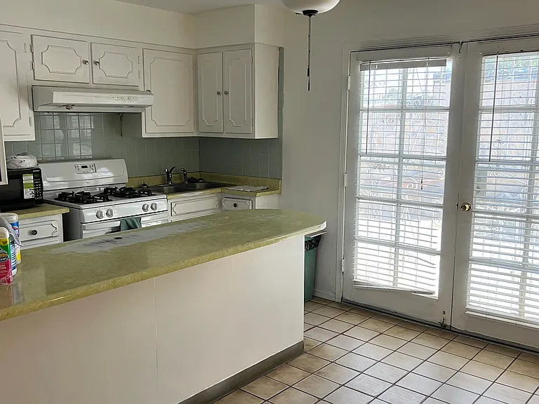 585 Valle Vista Dr — Photo 10