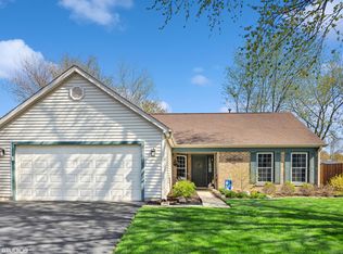2077 Appaloosa Ct W, Wheaton, IL