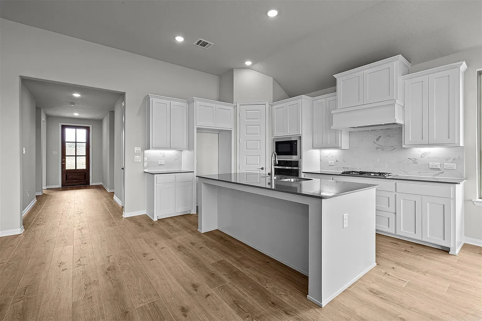 4 bed, 2710 sqft, $2,700 — Photo 4