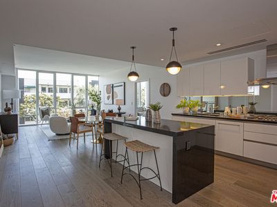 9000 W 3rd St #206, Los Angeles, CA, 90048