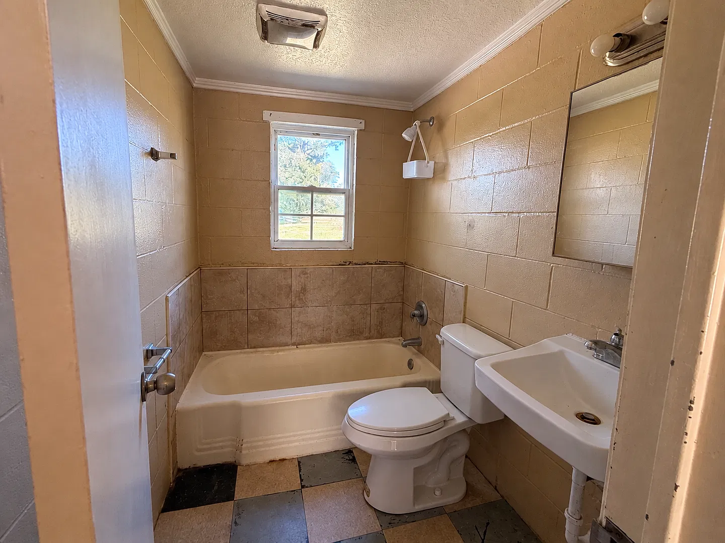 205 Barton Ave — Photo 4