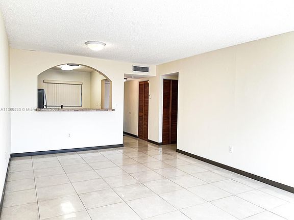 4th image of 10845 SW 112th Ave APT 317