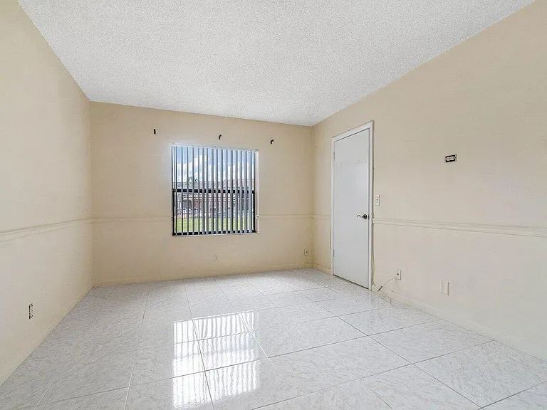 6736 Palmetto Cir S #105 — Photo 17