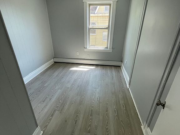 2nd image of 70 Eaton Pl #4R