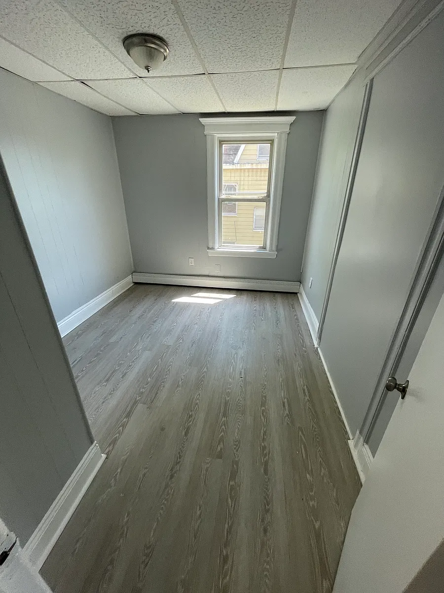 Building Photo - 70 Eaton Pl #4R